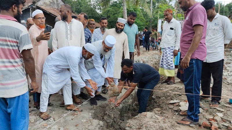 সাতক্ষীরার কালীগঞ্জে বায়তুল মামুর মসজিদের ভিত্তি স্থাপন প্রস্তর করলেন এমপি মুহাদ্দিস রবিউল বাশার
